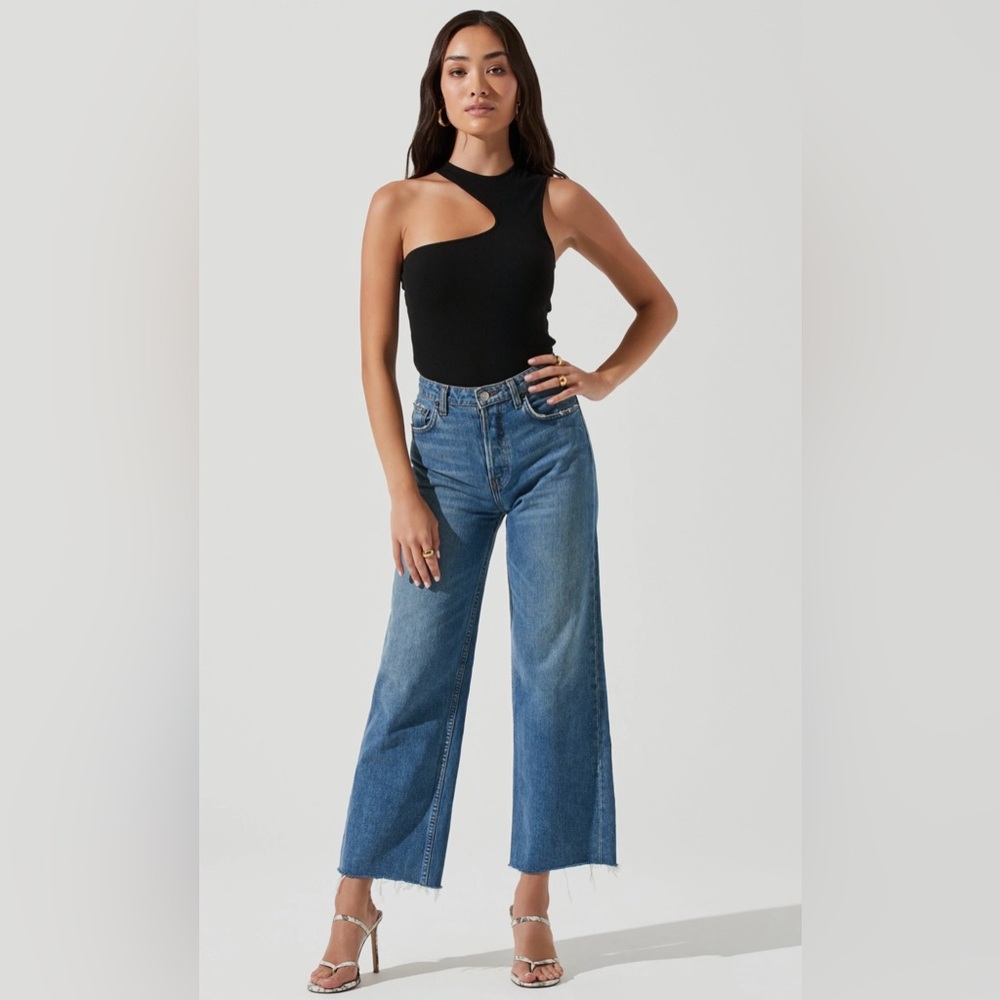 ASTR Valley Sleeveless Ribbed Knit Cutout Bodysuit